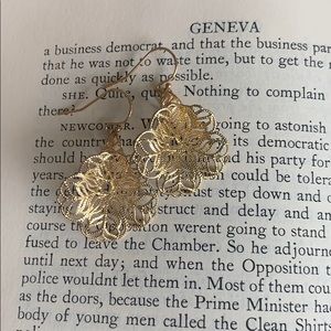 Artisan gold floral dangle earrings ✨ 🌷
